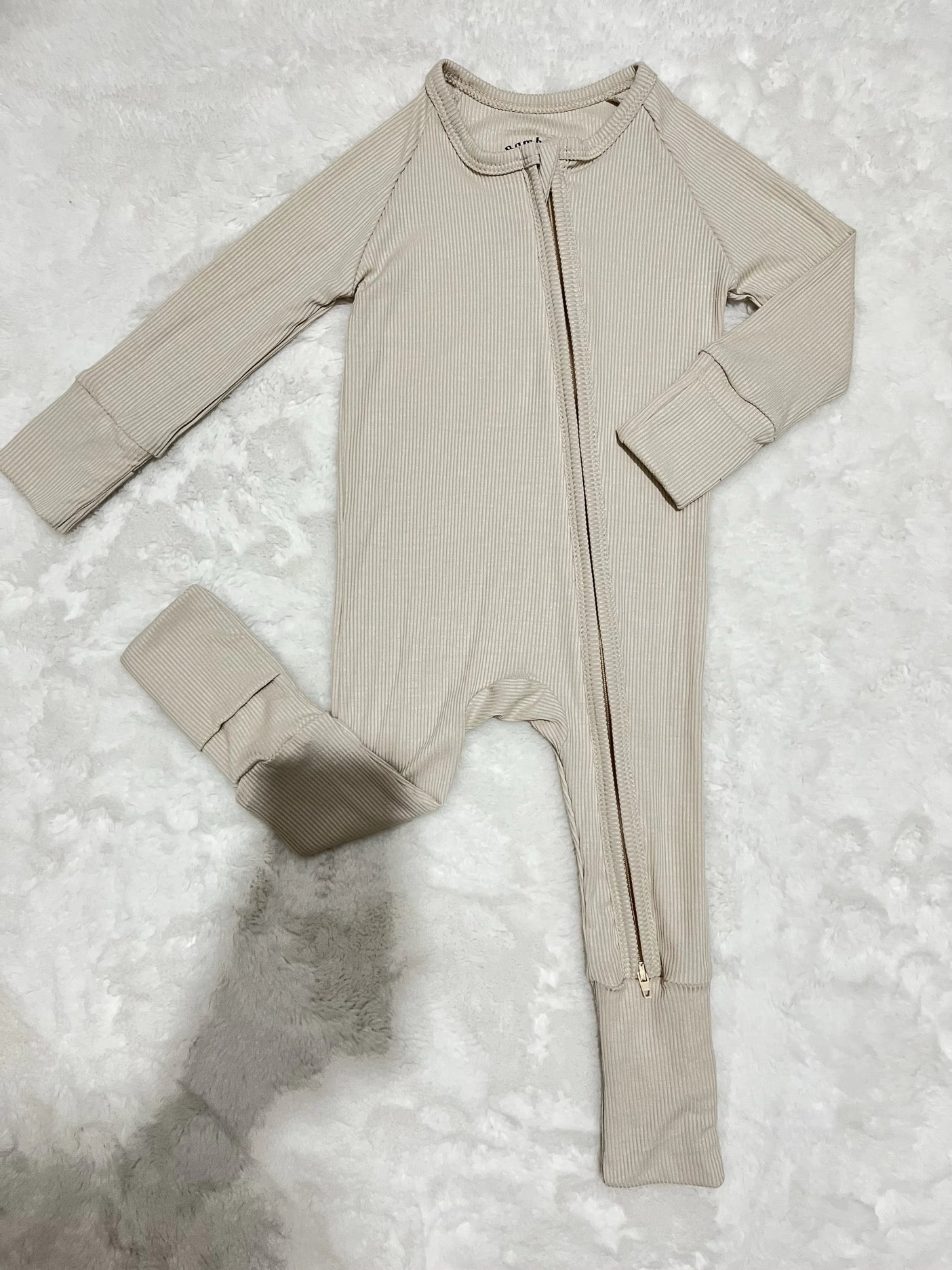 Oatmeal Ribbed Solid Zippy